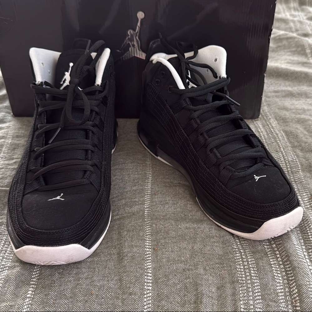 Jordan Take Flight | Black/White | Size 10  | Excellent Condition